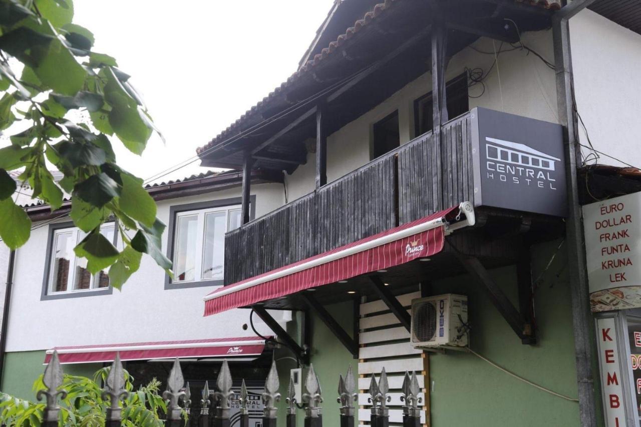 Central Hostel Peje Bagian luar foto
