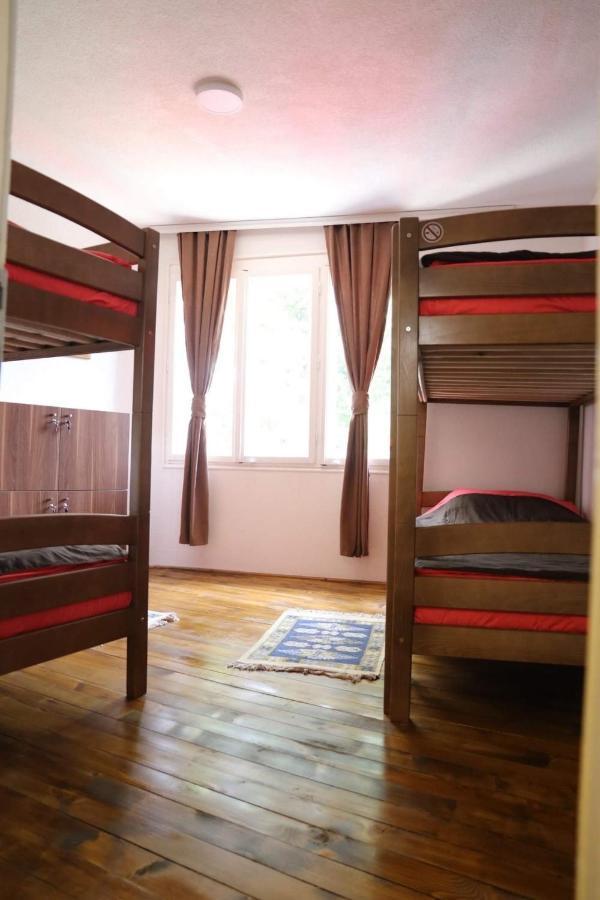 Central Hostel Peje Bagian luar foto