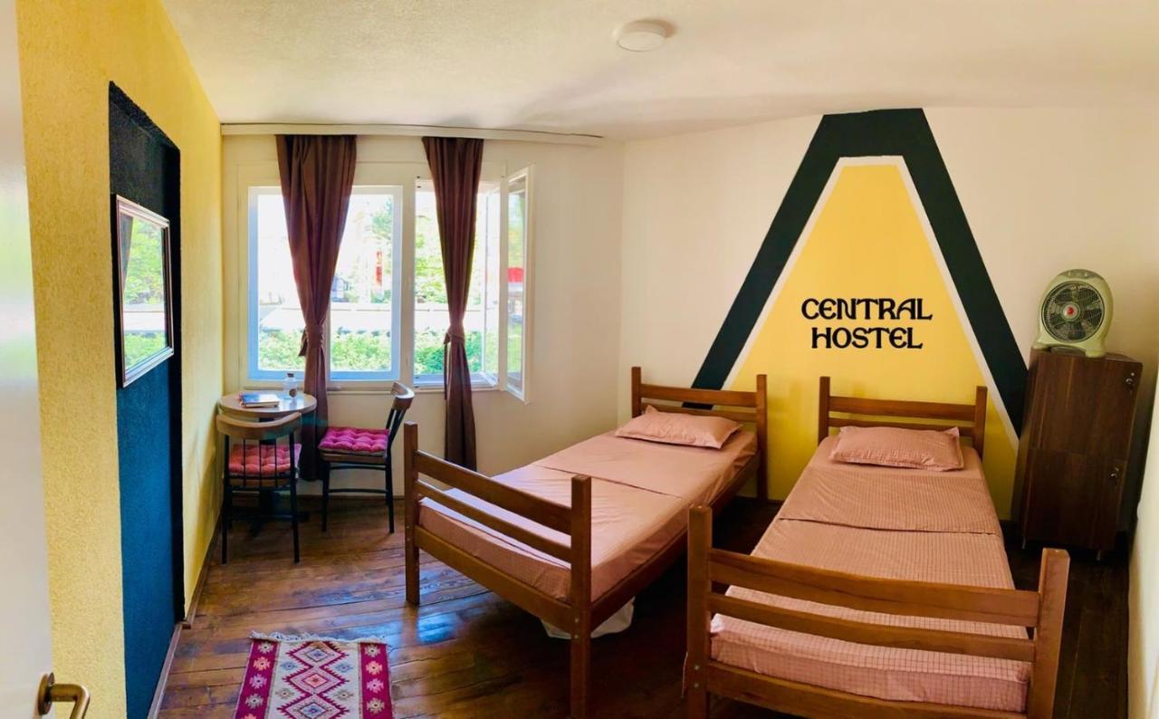 Central Hostel Peje Bagian luar foto