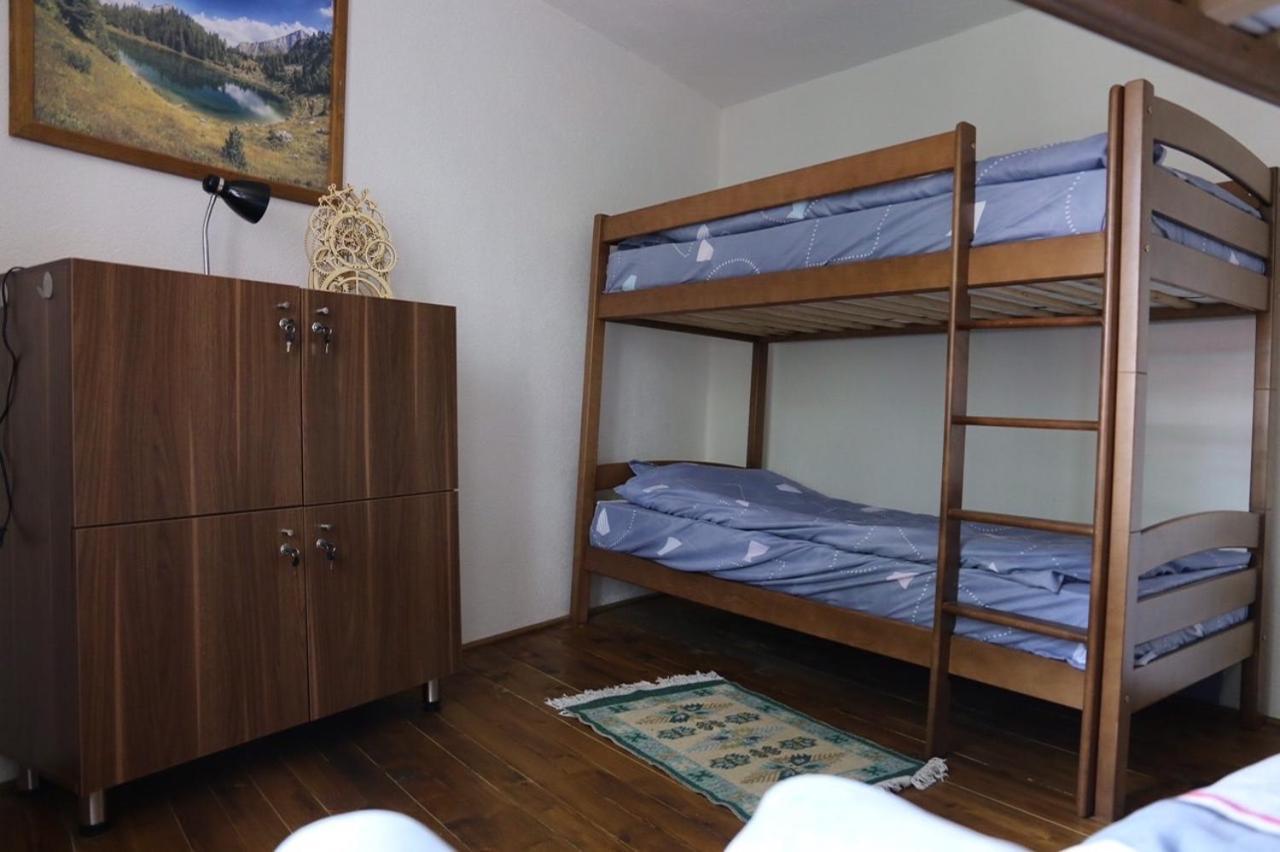 Central Hostel Peje Bagian luar foto